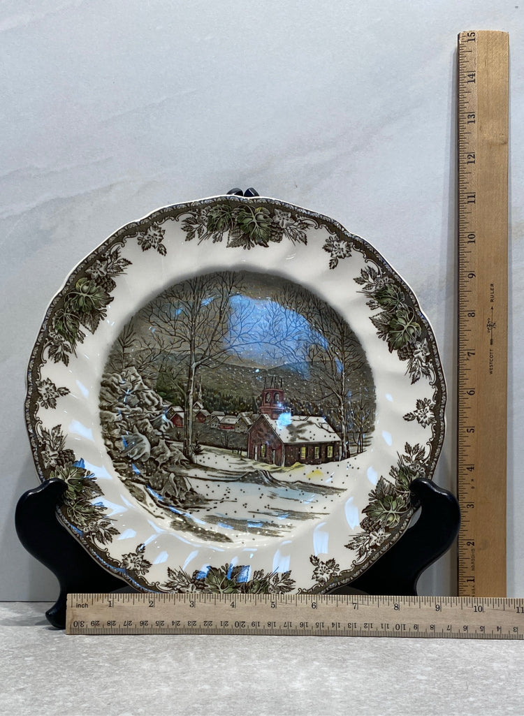 Set of 3 Friendly Village Dinner Plates