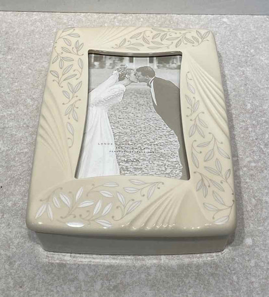 Lenox Covered Box