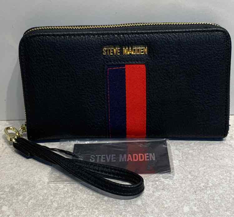 Steve Madden Wristlet