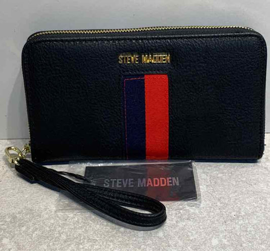 Steve Madden Wristlet