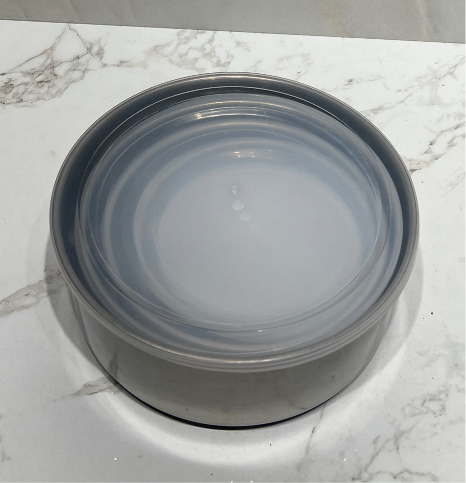 Set of Covered Bowls