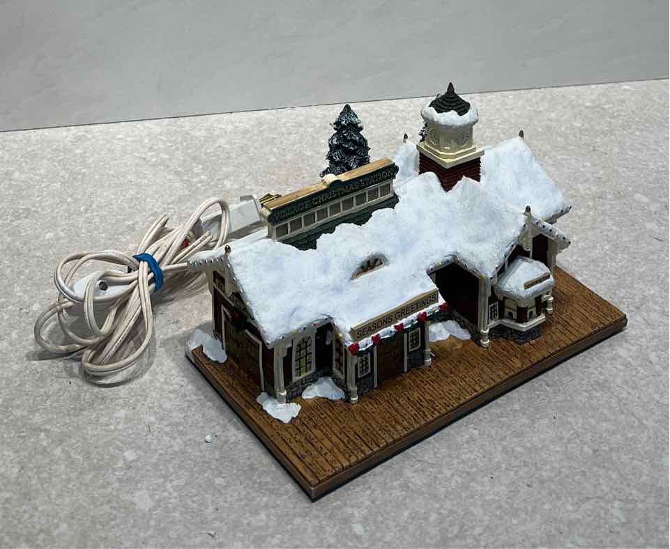 Thomas Kinkade - Village Christmas Station