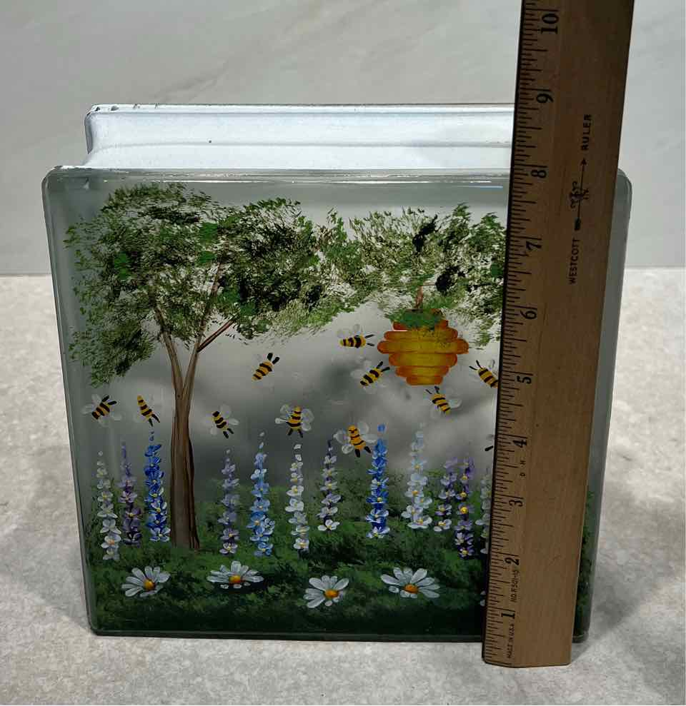 Bee Decor - Plugs In