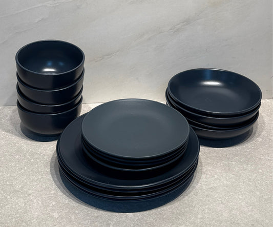 Set of 16 Dishes