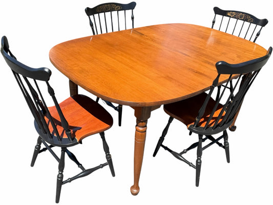 Heywood Wakefield Table With 4 Hitchcock Chairs