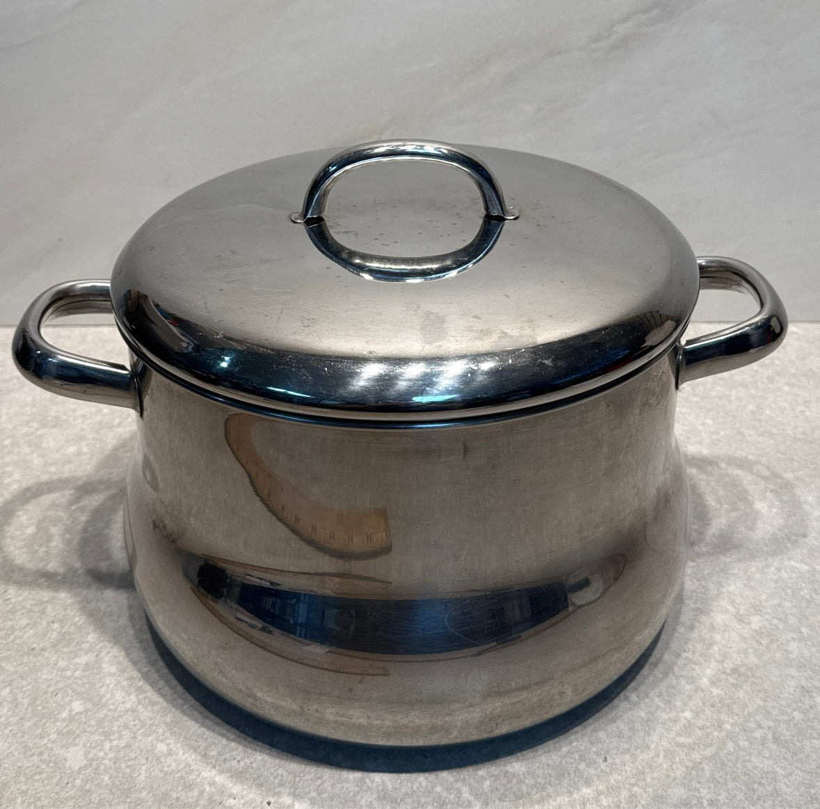 Covered pot