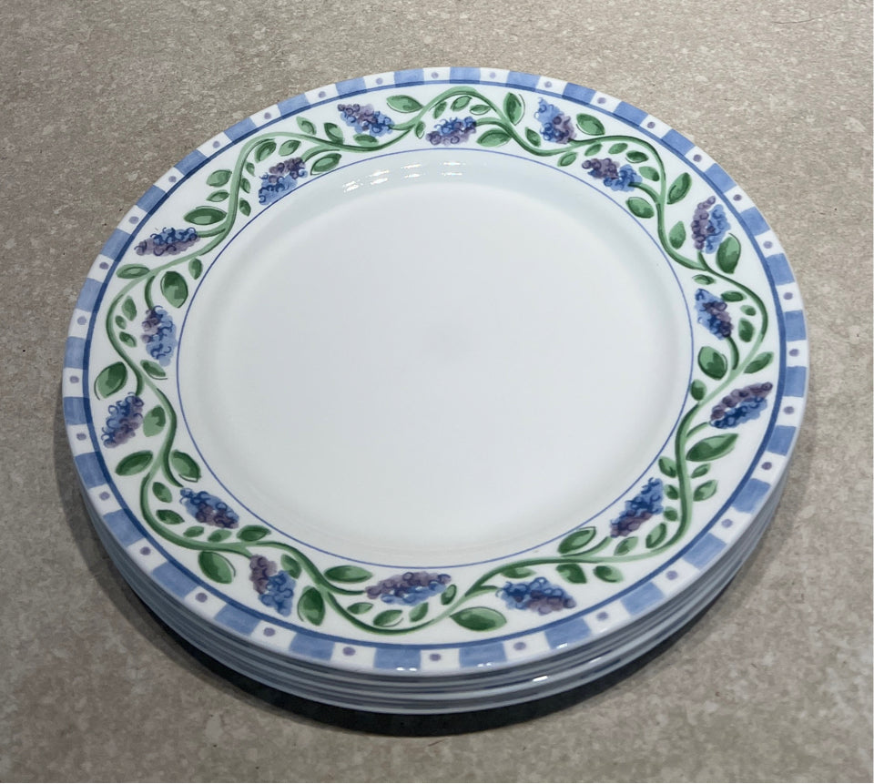Set of 8 Corelle Dinner Plates