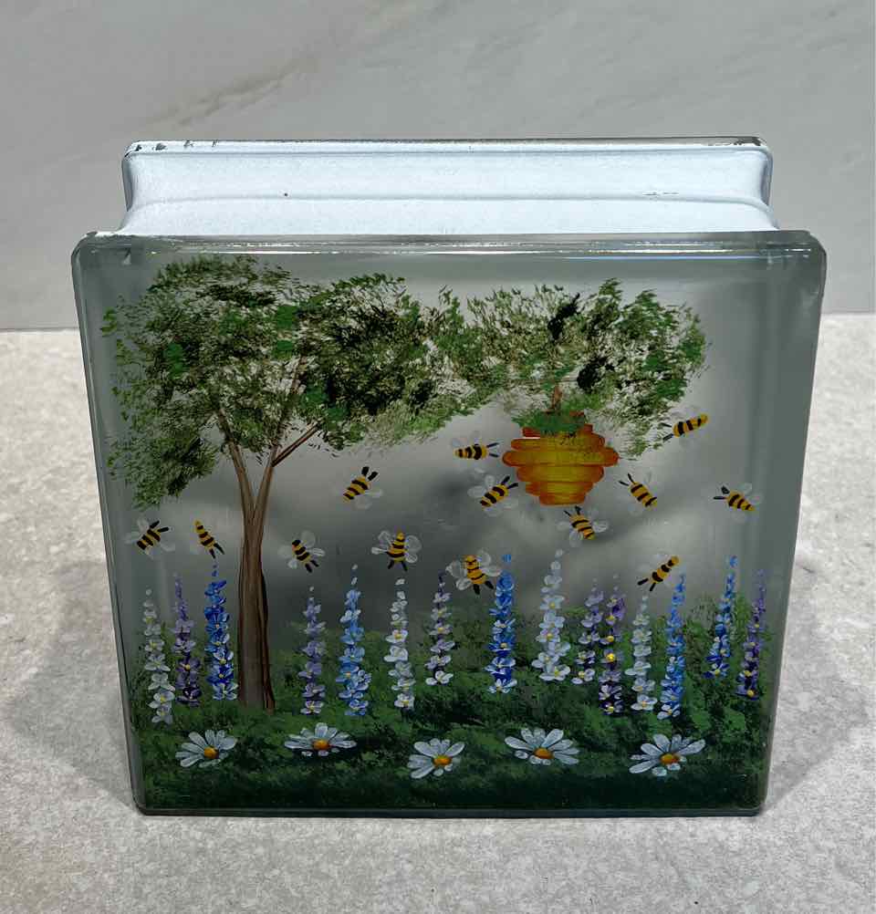 Bee Decor - Plugs In