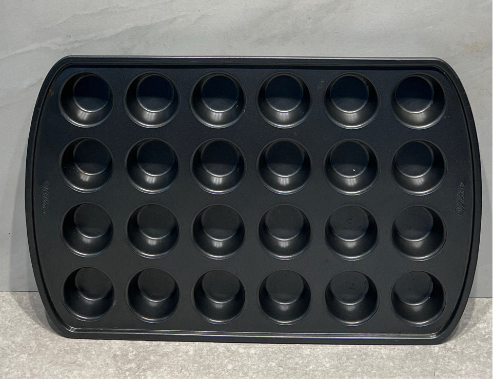 Wilton Baking Pan