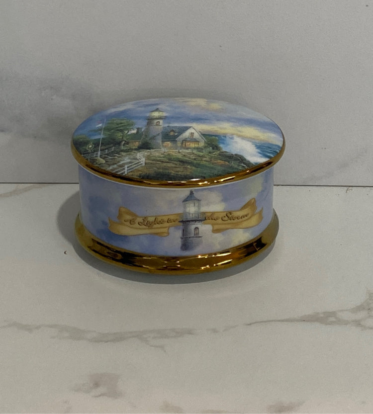 Thomas Kinkade Covered Box