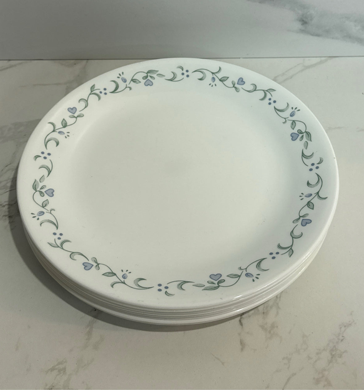 Set of 8 Corelle Dinner Plates