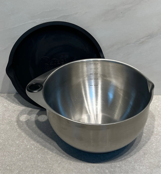 Pampered Chef Covered Mixing Bowl