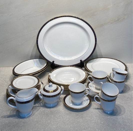 Royal Worcester Mountbatten Dinnerware Set