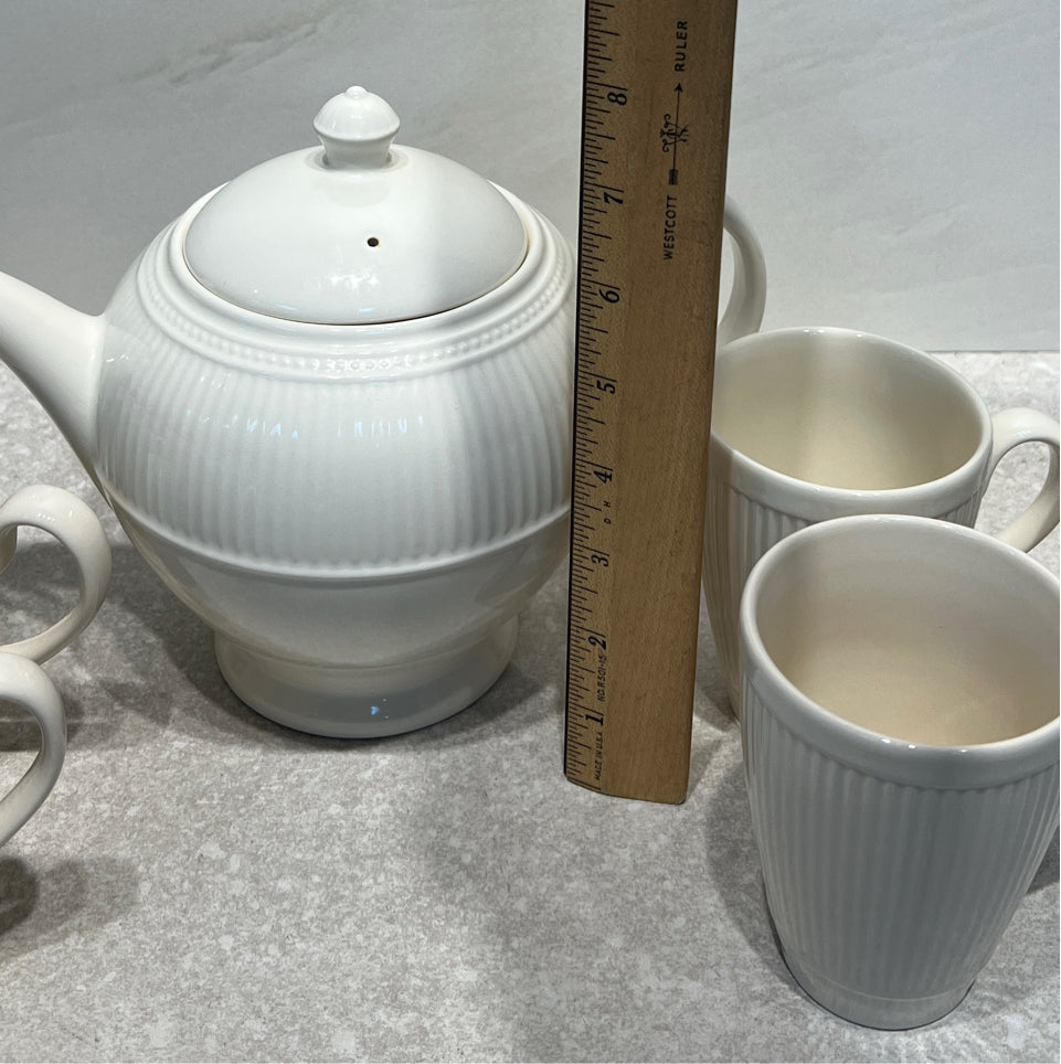 Wedgwood Teapot And 6 Mugs