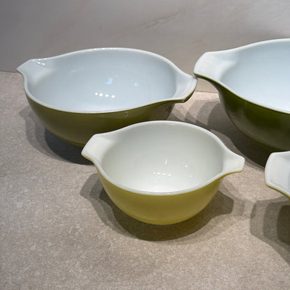 Set of 4 Pyrex Bowls