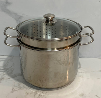 Williams Sonoma Covered Pot With Strainer