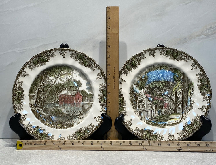 Set of 3 Friendly Village Dinner Plates