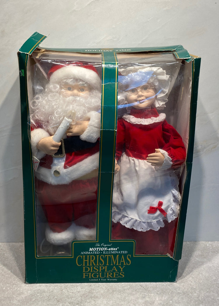Animated Santa and Mrs. Claus