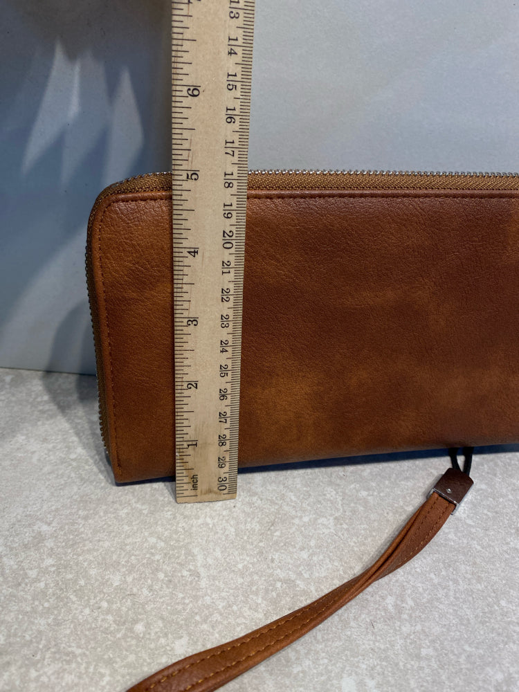 Bostanten Wristlet
