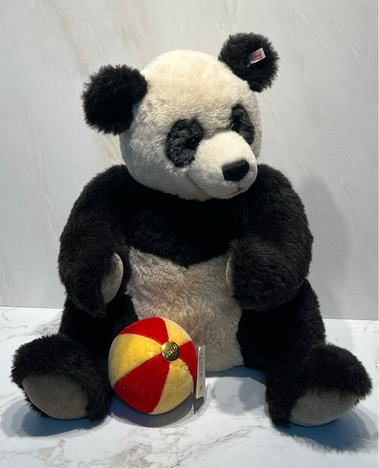 Steiff Panda with Ball 668302
