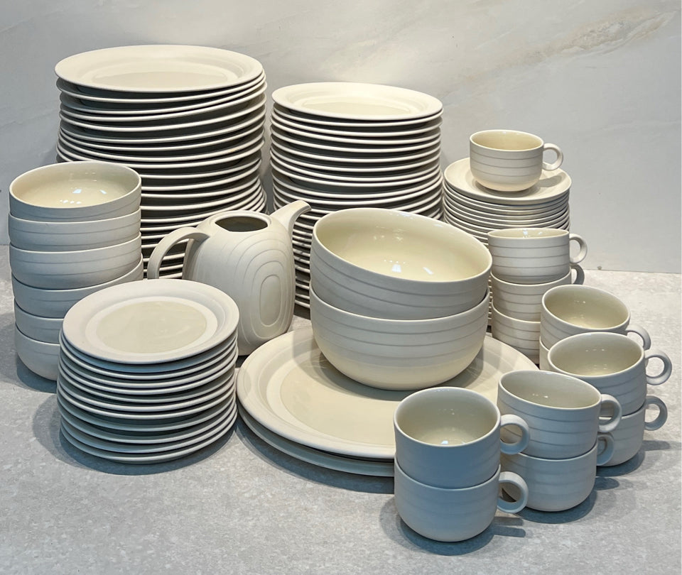 Concept Hornsea England Dinnerware Set