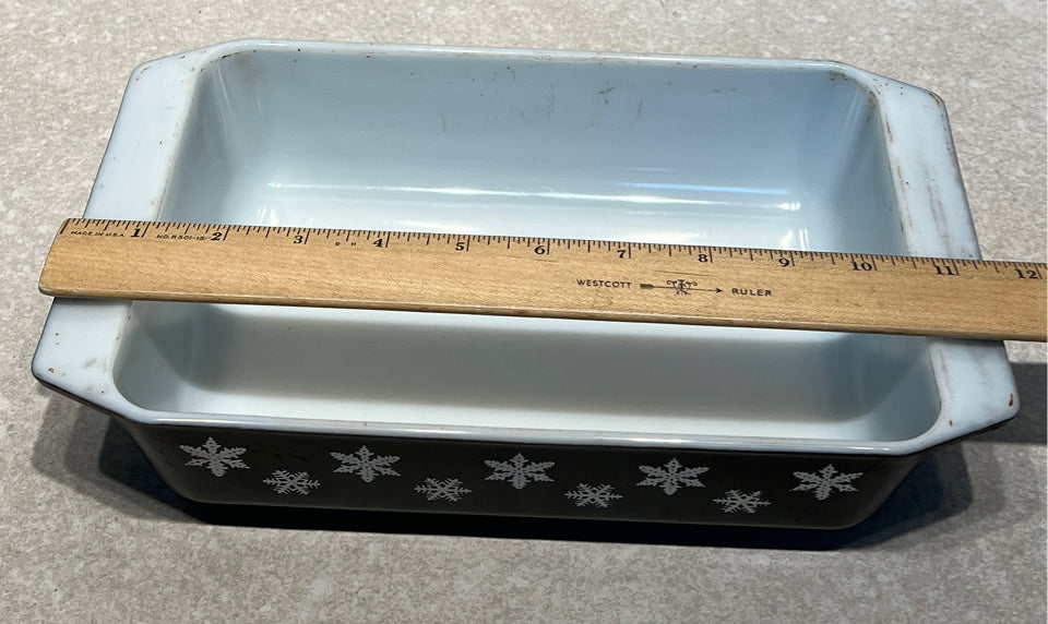 Pyrex Snowflake Casserole 575-B