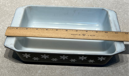 Pyrex Snowflake Casserole 575-B
