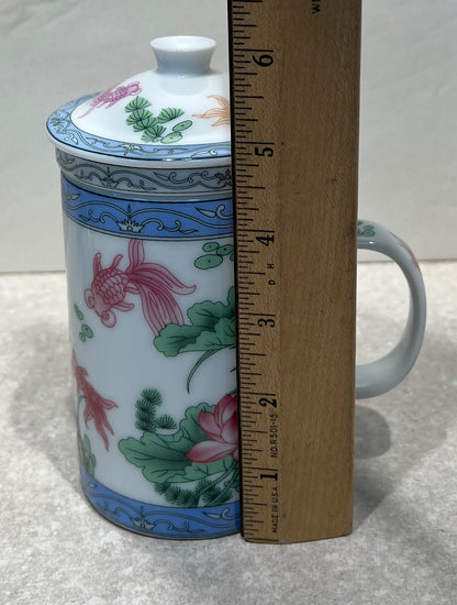 Covered Mug with Strainer