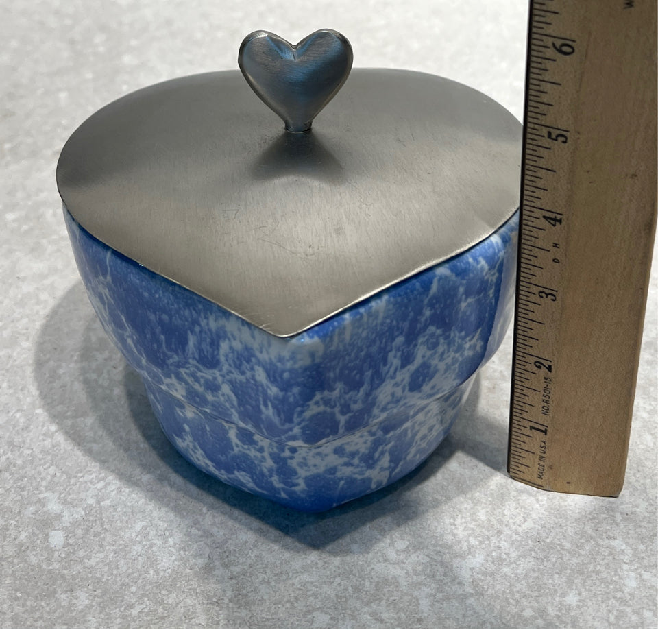 Bennigton Covered Bowl