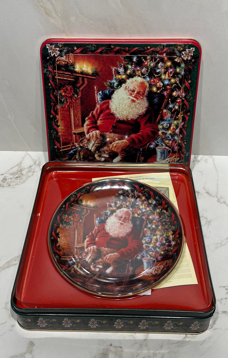 Christmas Plate With Tin
