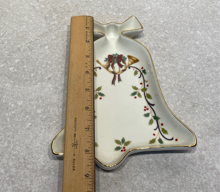 Mikasa Bell Dish