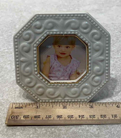 Lenox Frame