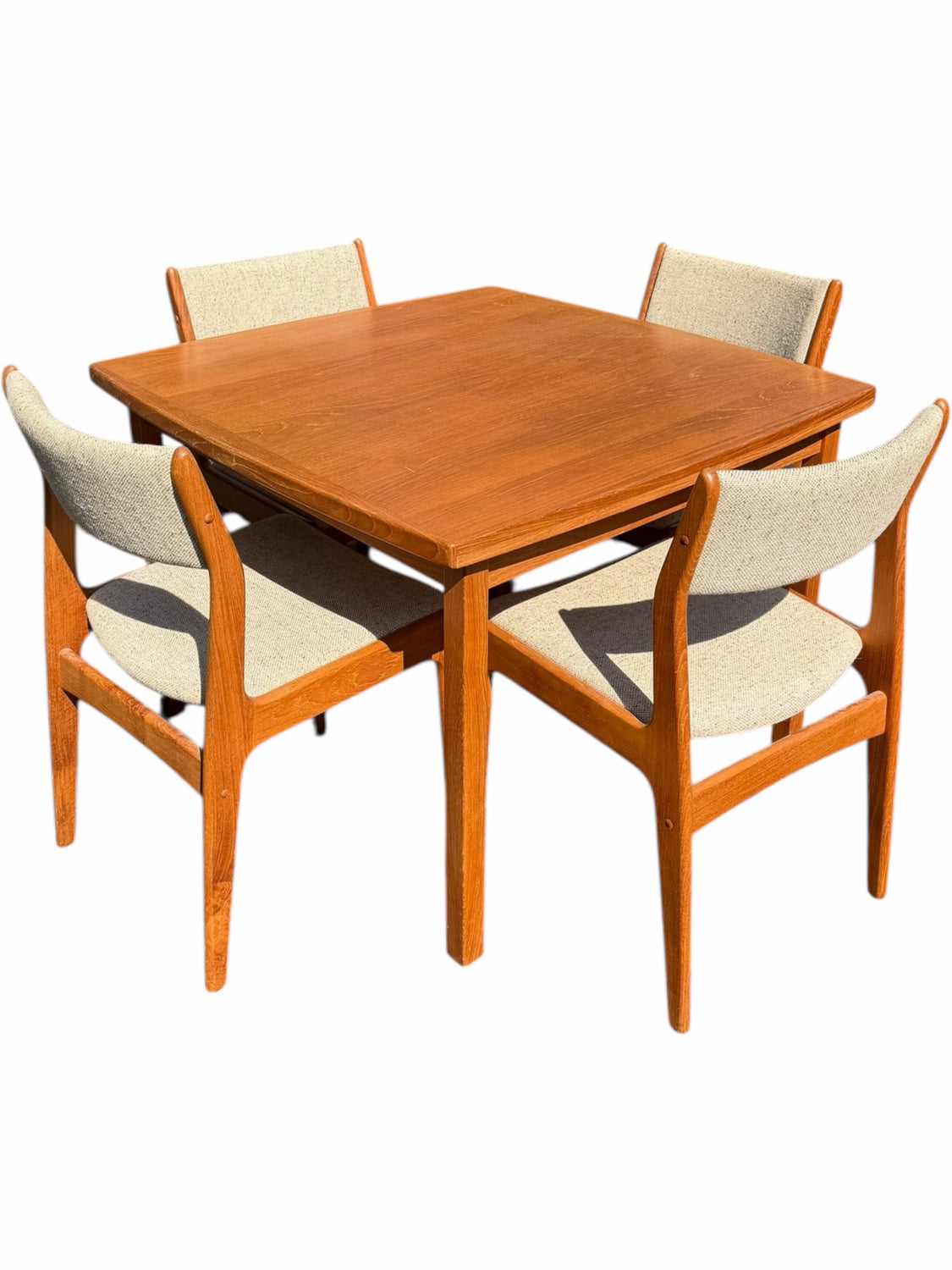D-Scan Table And 4 Chairs