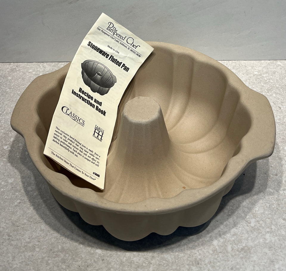 Pampered CHef Stoneware Fluted Pan