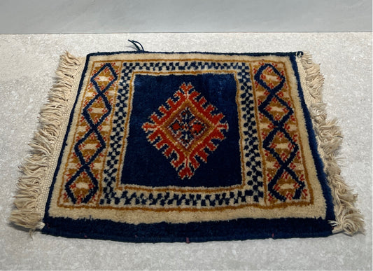 Mini Rug / Prayer Mat?