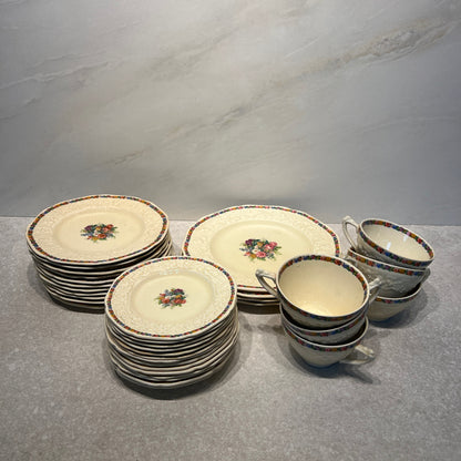 Cown Ducal Gainsborough Dinnerware Set