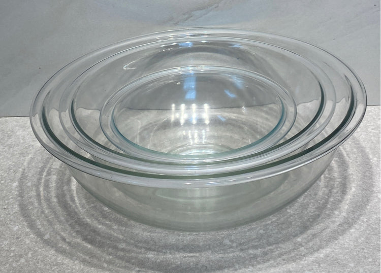 Set of 3 Pyrex Bowls