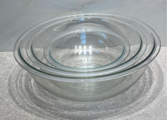 Set of 3 Pyrex Bowls