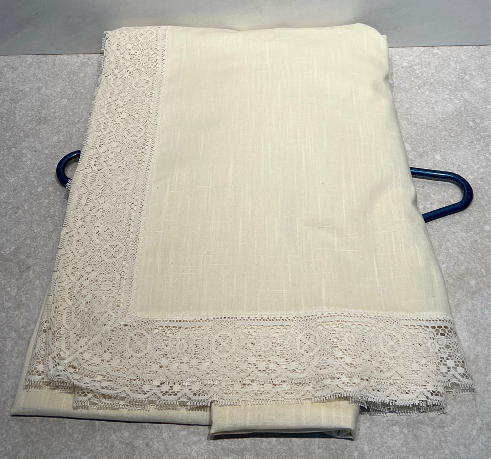 Tablecloth 112' x 64"