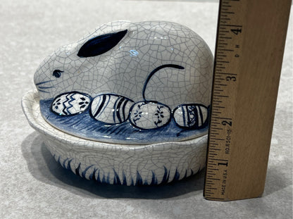 Dedham Pottery Covered Rabbit