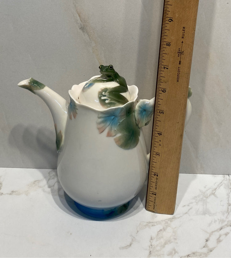Franz Teapot - Amphibia
