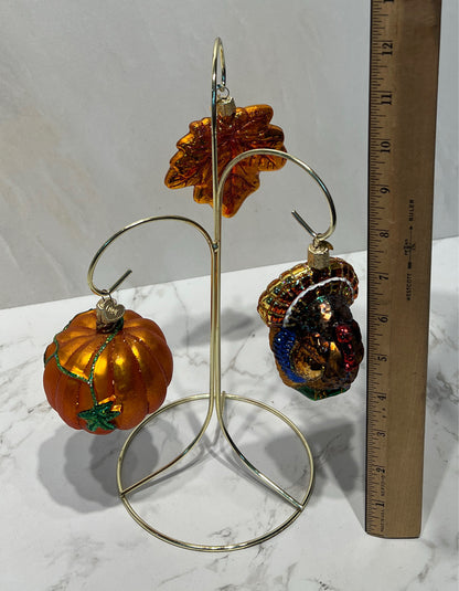 Set of 3 Ornaments on Stand