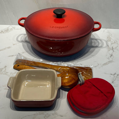 Le Creuset Covered Pot With Accessories Inside