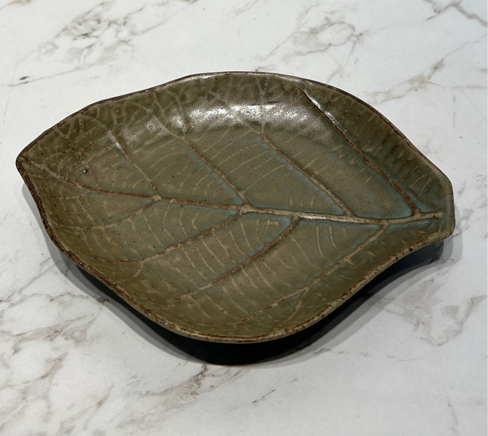 Potery Leaf Plate