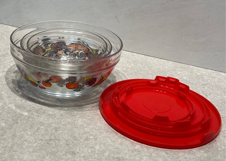Set of Covered Bowls