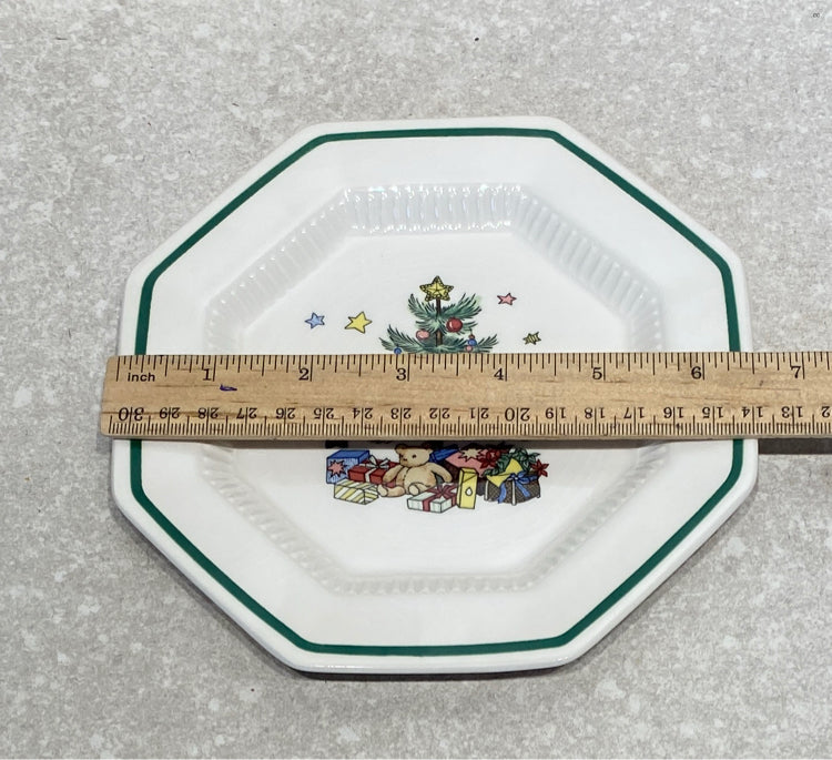 Set of 4 Nikko Plates Crazing
