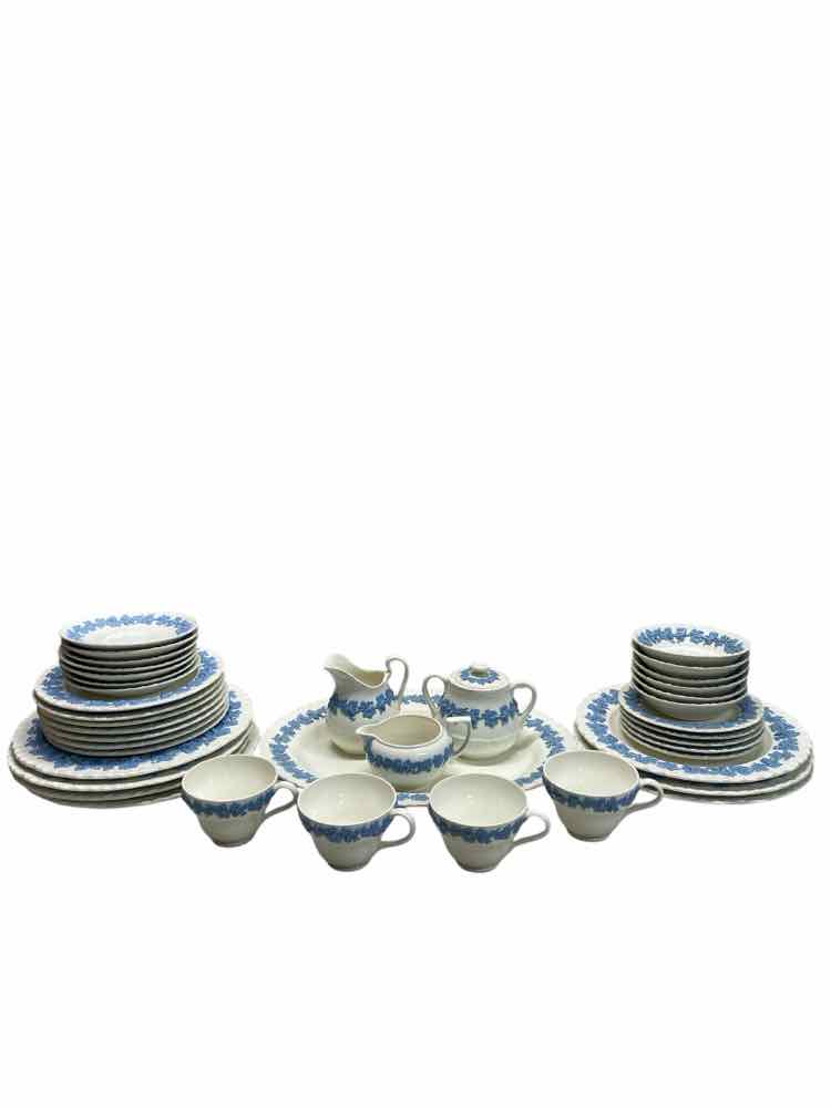 Wedgwood Queensware Grapevine Dinnerware Set