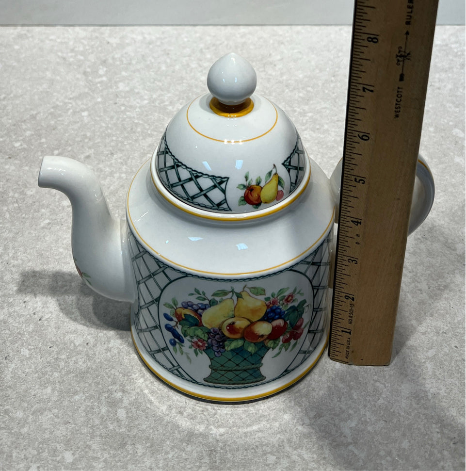 Vileroy & Boch  Basket Teapot