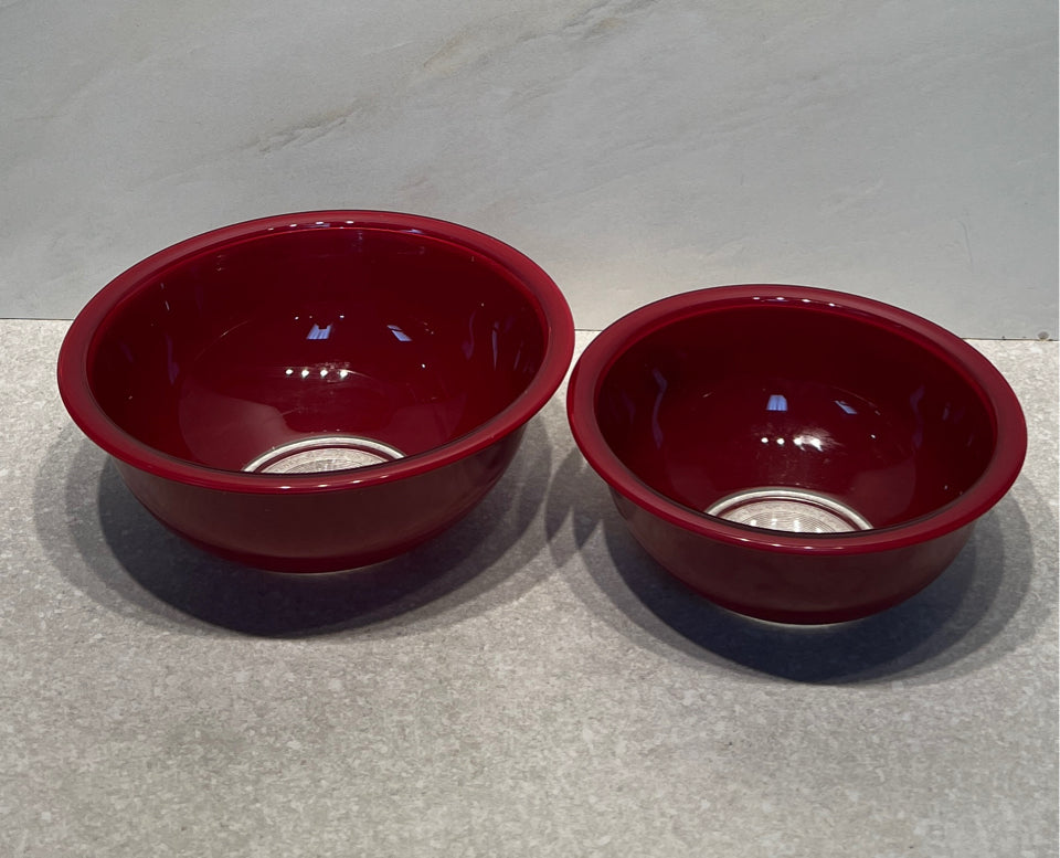 Set of 2 Pyrex Bowls