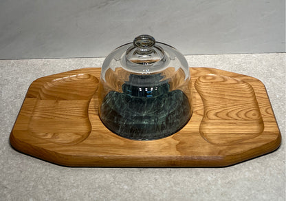 Tray with dome